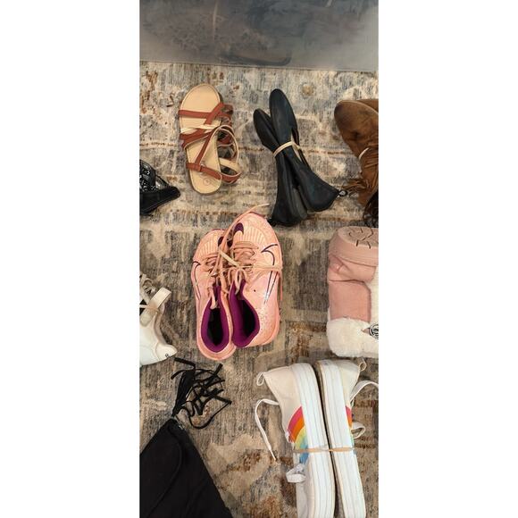 Lot of Girls Shoes (21 pairs) Sizes 1-7 - Picture 4 of 8